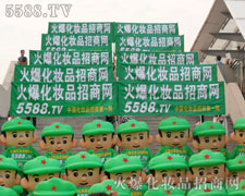 ����ľGɫ��M����չ��(hu��)�F(xi��n)��һ���������ľGɫ
