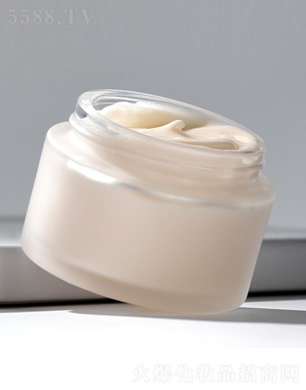 ��ʿ�H����ɫ��˪